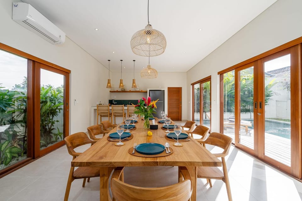 Kitchen or kitchenette, Food and drinks, Dining area, Food, air conditioner