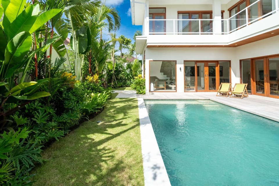 Property building, Garden, Garden view, Pool view, Swimming pool