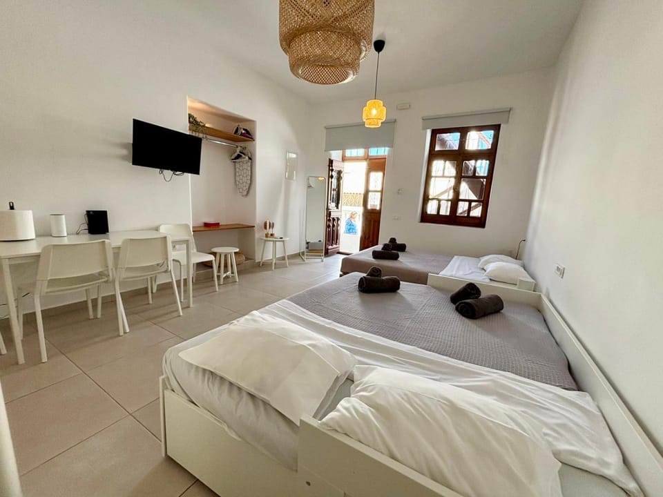 Elenitas flat, Steps to the Windmills & Fabrika House in Mykonos