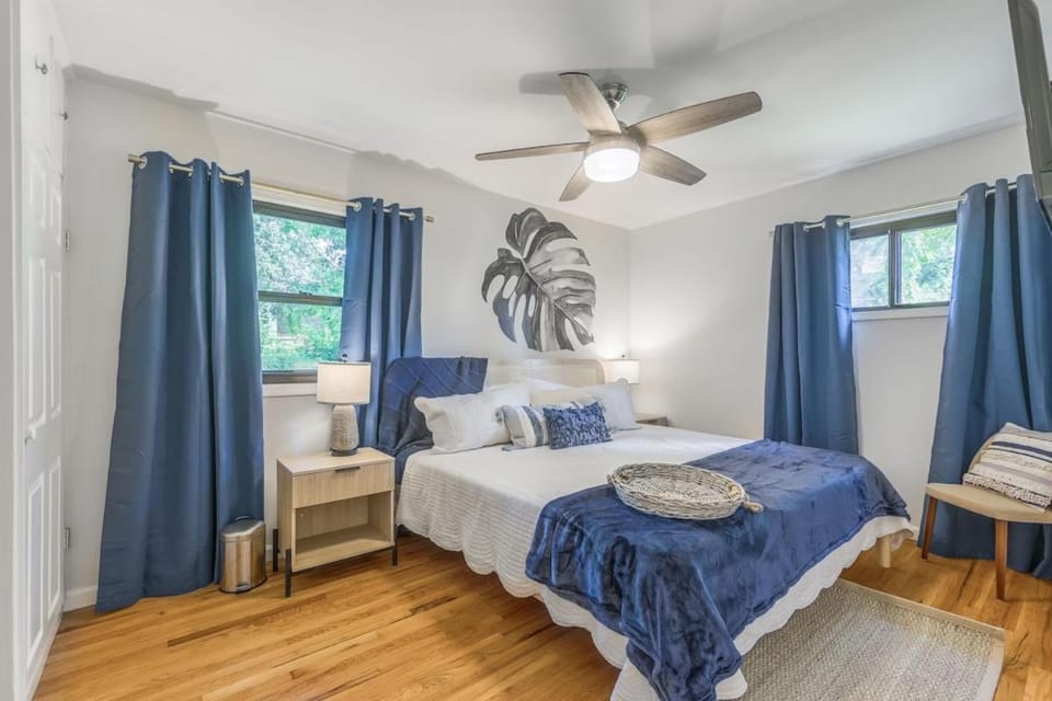 World Cup Housing 4 BDR Close to Arrowhead and Downtown House in Gladstone