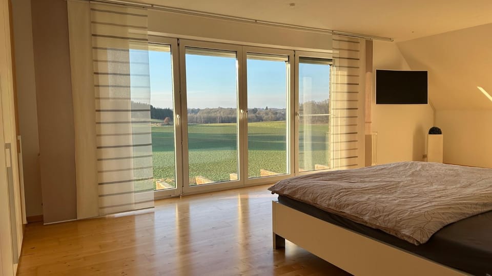 TV and multimedia, View (from property/room), View (from property/room), Photo of the whole room, Bedroom