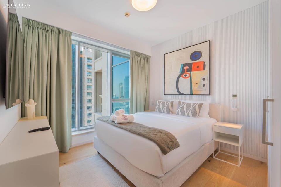 Bed, Living room, Photo of the whole room, Seating area, Bedroom
