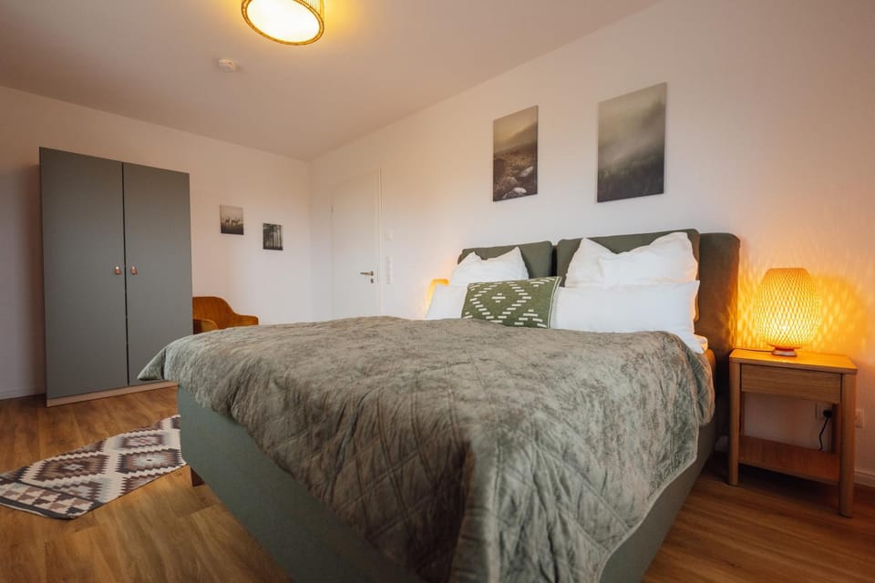 Photo of the whole room, Bedroom, wardrobe