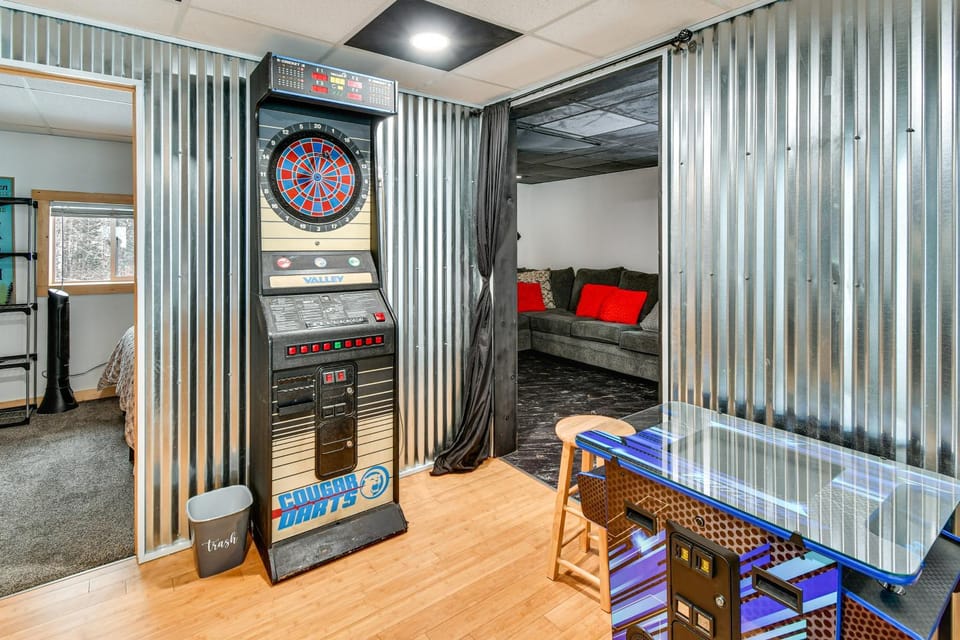 Home Theater & Hot Tub! Home Near Higgins Lake House in Michigan