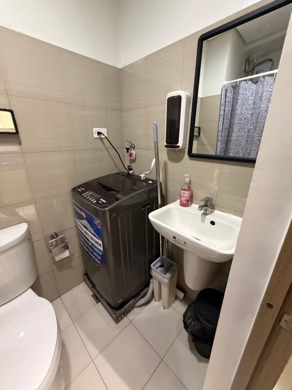 Bayshore Getaway Condotel by Clowie Bed and Breakfast in Pasay