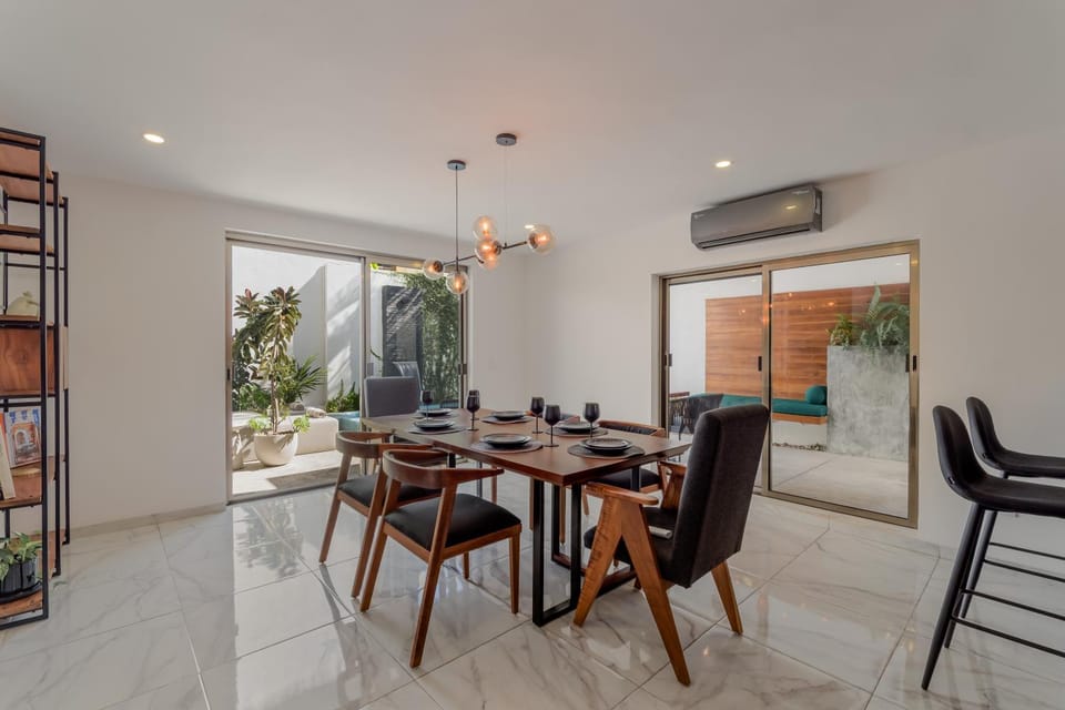 Dining area, Internal: Not applicable to any particular room