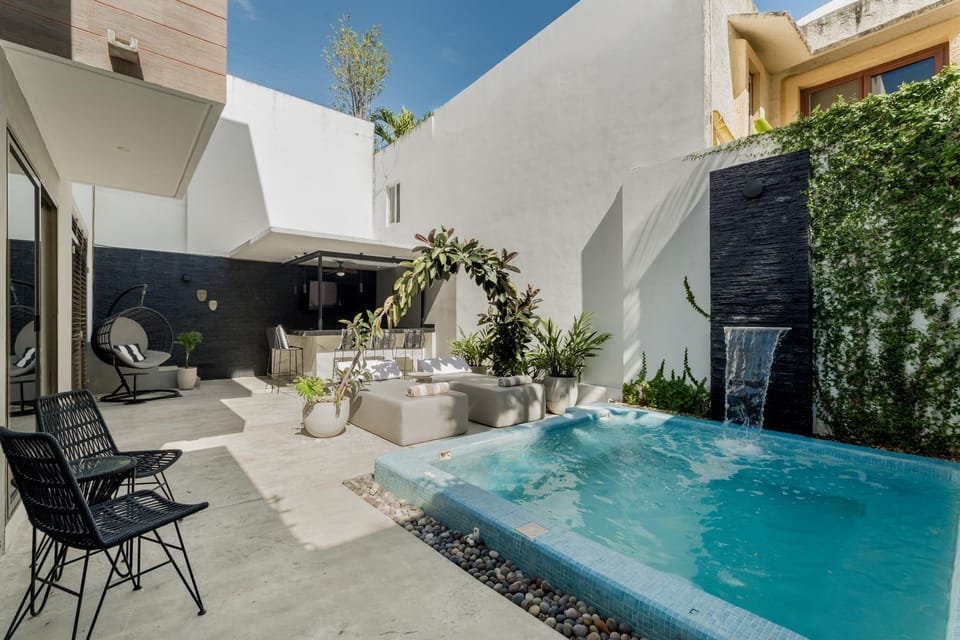Swimming pool