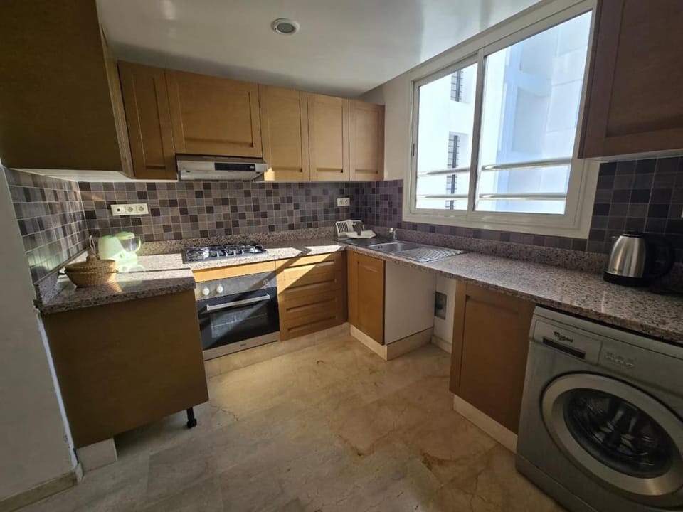 Coffee/tea facilities, Kitchen or kitchenette, oven, washing machine