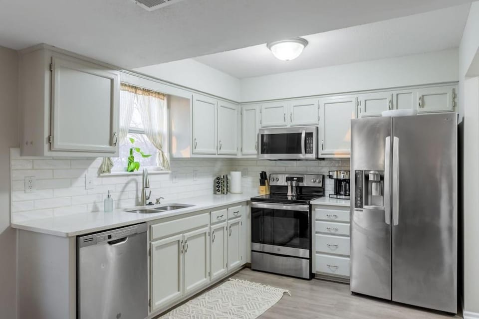 SuperHost World Cup 2026 Your Ultimate 3BR Fan Base with Private Garage House in Liberty