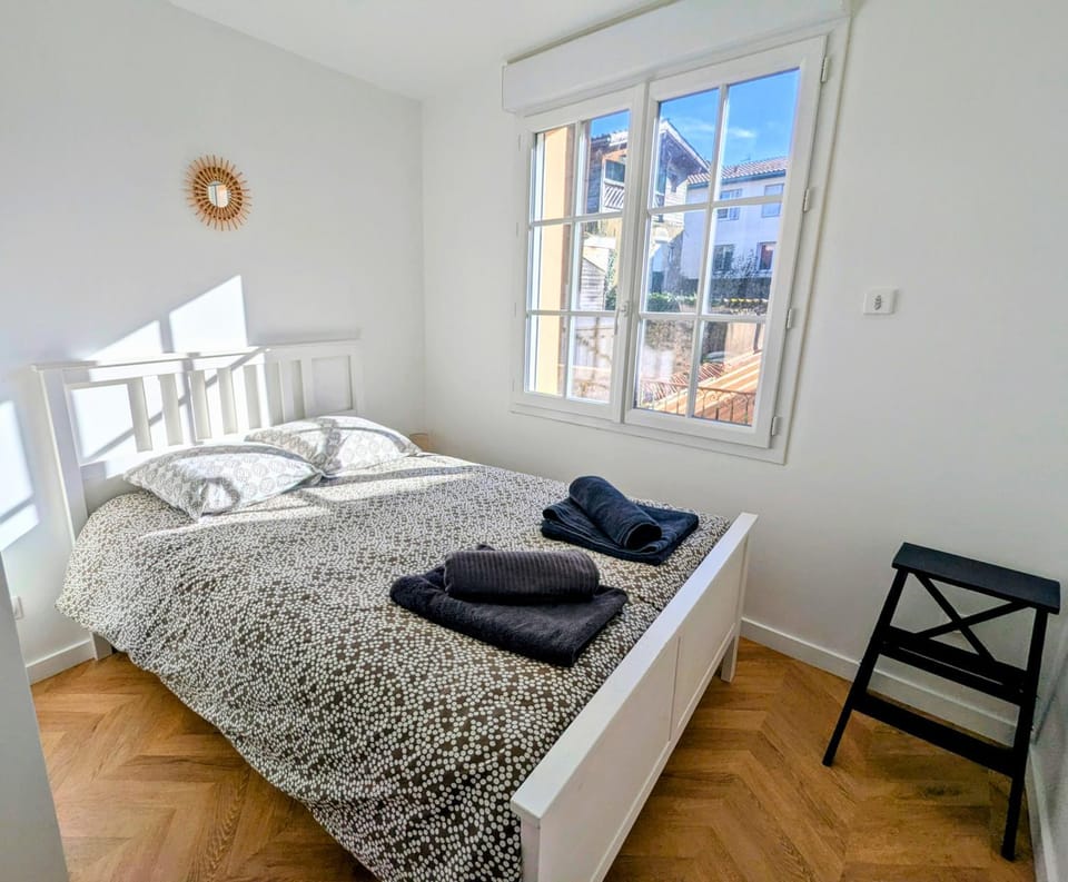 T3 61m2, Hypercentre, vue Fontaine Chaude, bureau Apartment in Dax