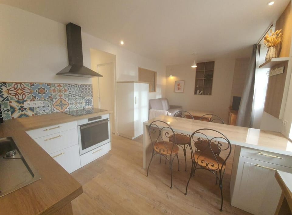 Kitchen or kitchenette, Living room