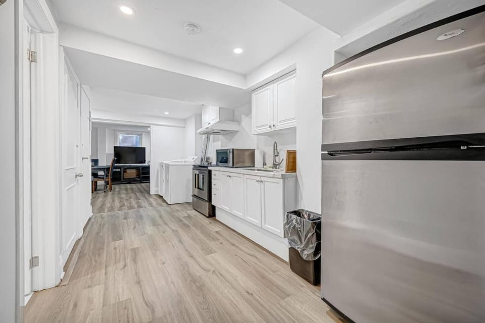 166 Basement - Cozy 3BR Markham Stay, Patio, Parking, Pet-Free Apartment in Markham