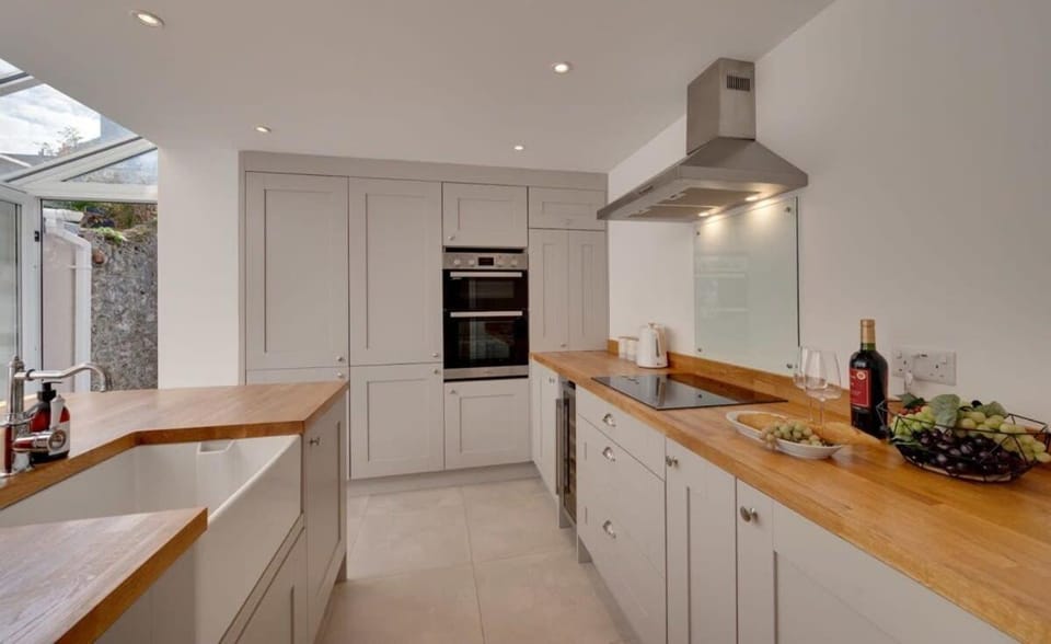 Modern & homely 2-bed - close to BEACH House in Bideford