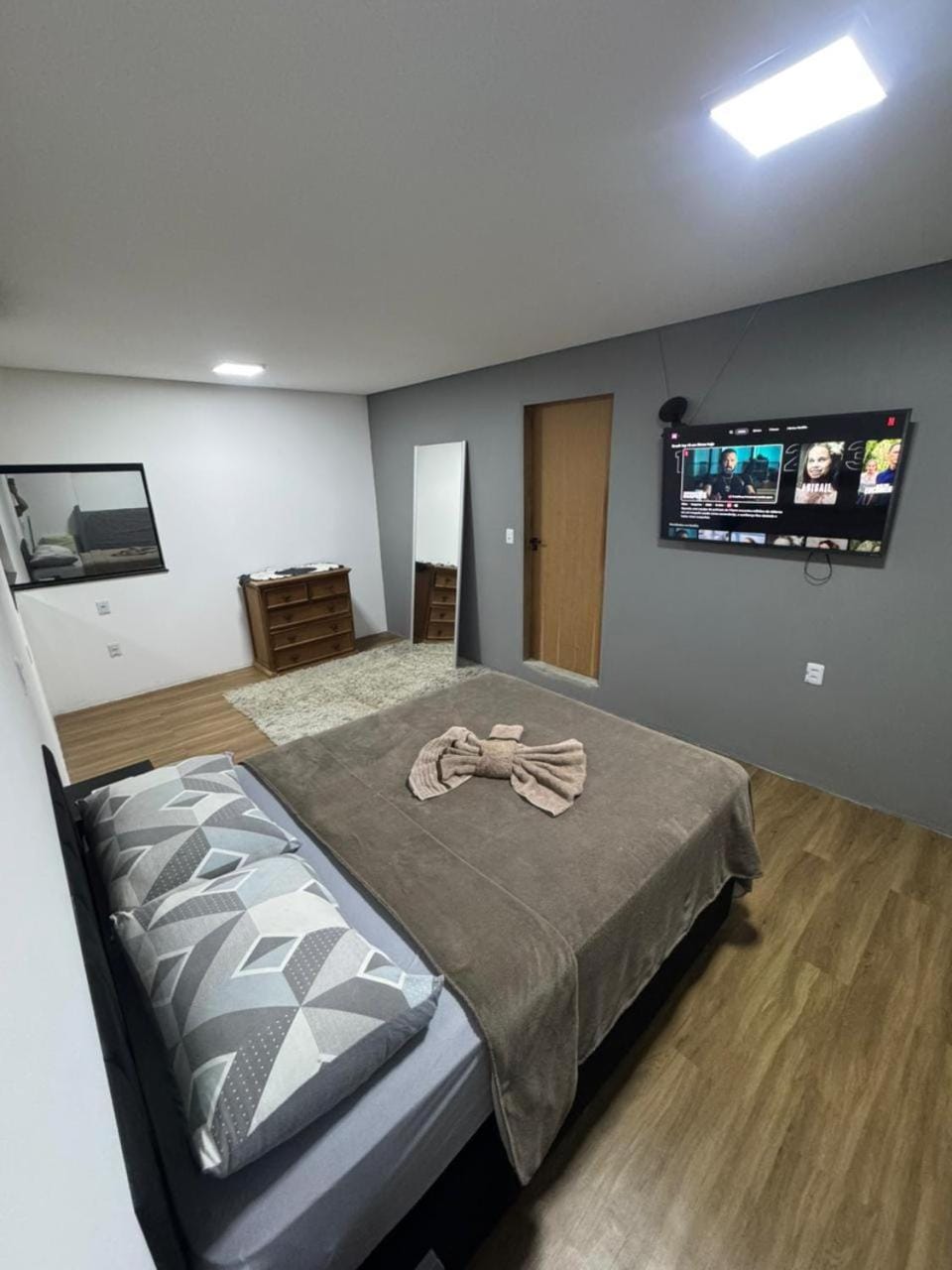 Bed, TV and multimedia, towels
