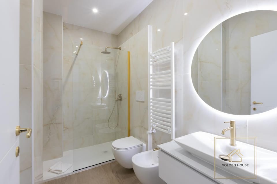 Shower, Toilet, Bathroom, bidet, towels