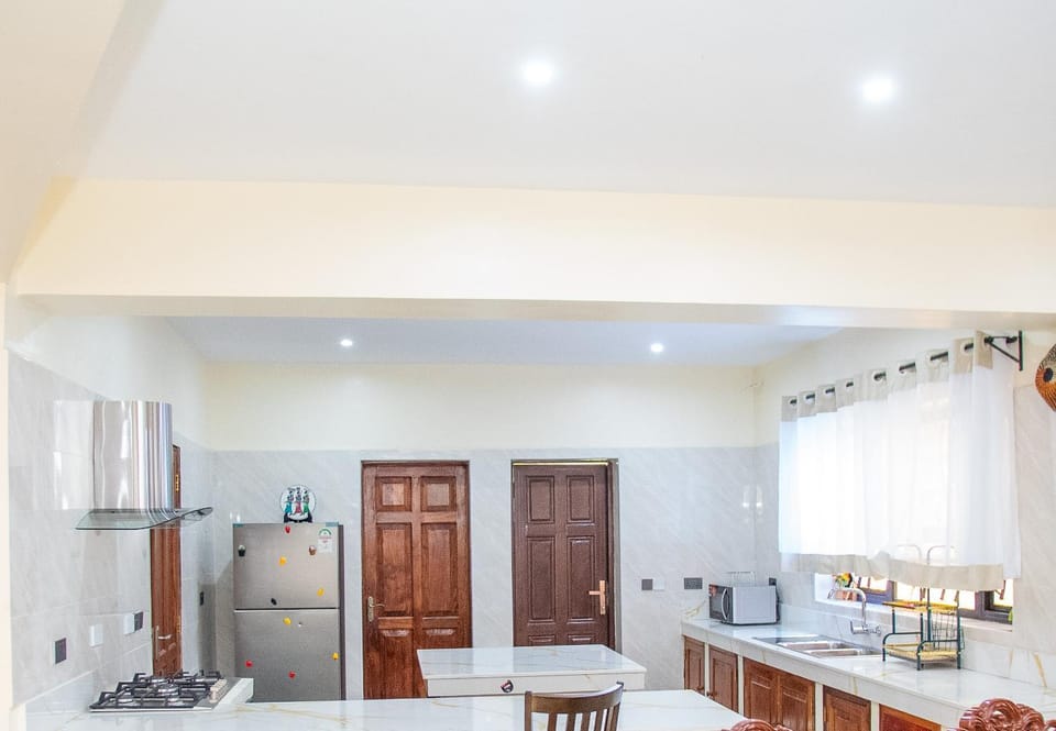 Kitchen or kitchenette, oven