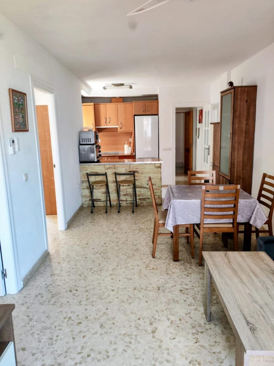 Kitchen or kitchenette, minibar