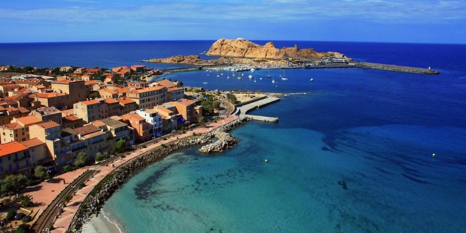 Appartement a deux pas du Centre ville d île rousse Apartment in L'Île-Rousse