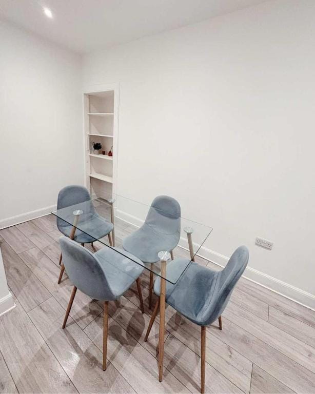 Modern Montgomery Apartment Apartment in Edinburgh