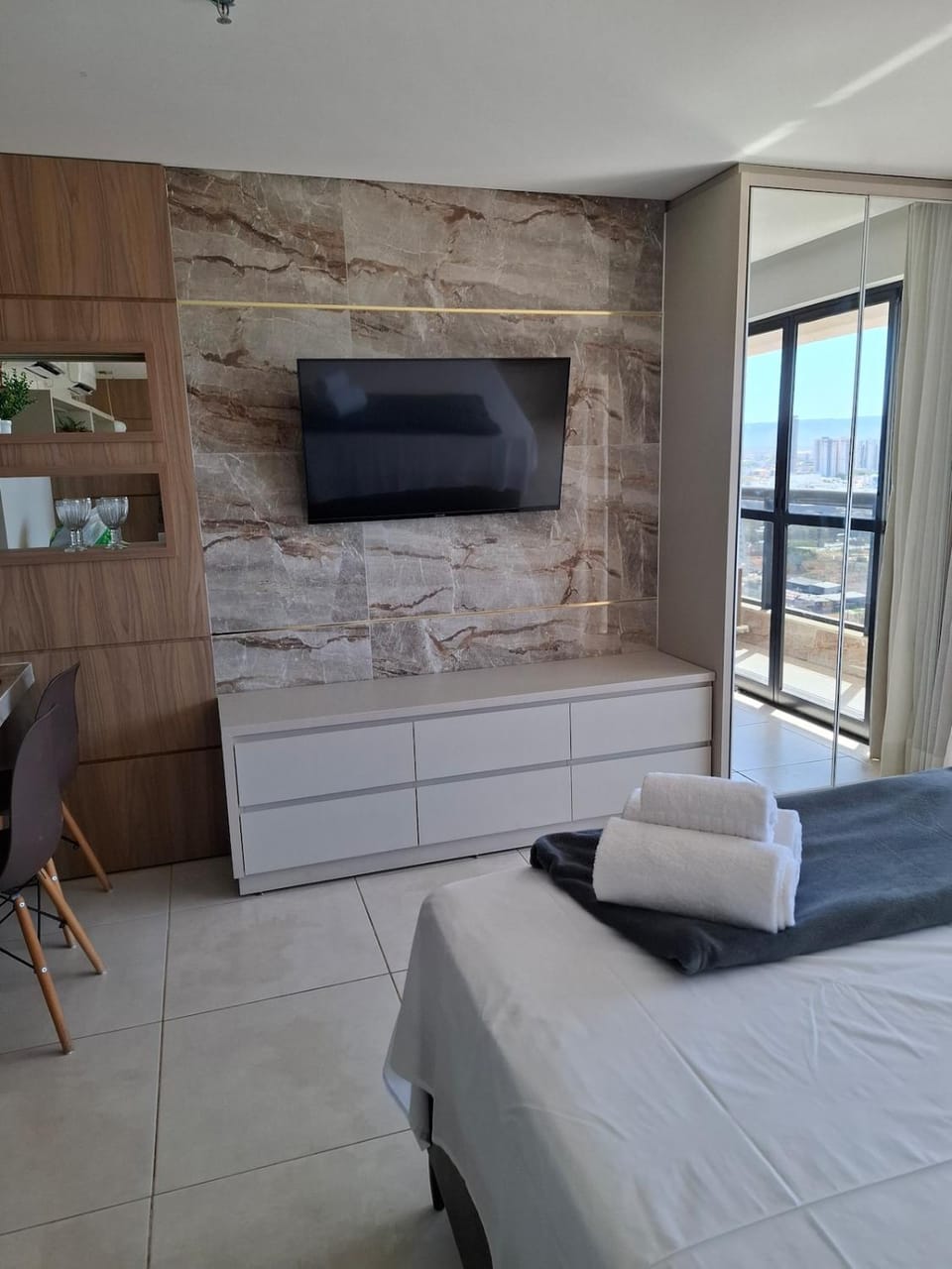 Photo of the whole room, Bedroom