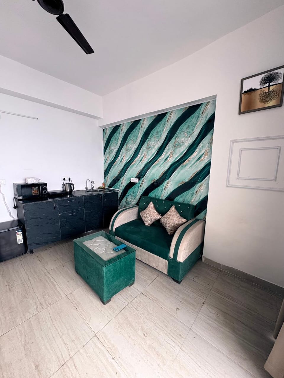 The Luxurious 1Bhk with swimming pool-75 Apartment in Noida