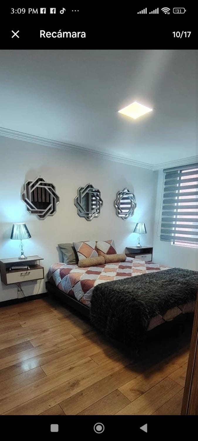 Suite moderna y confortable al lado del Hotel Finlandia Apartment in Quito