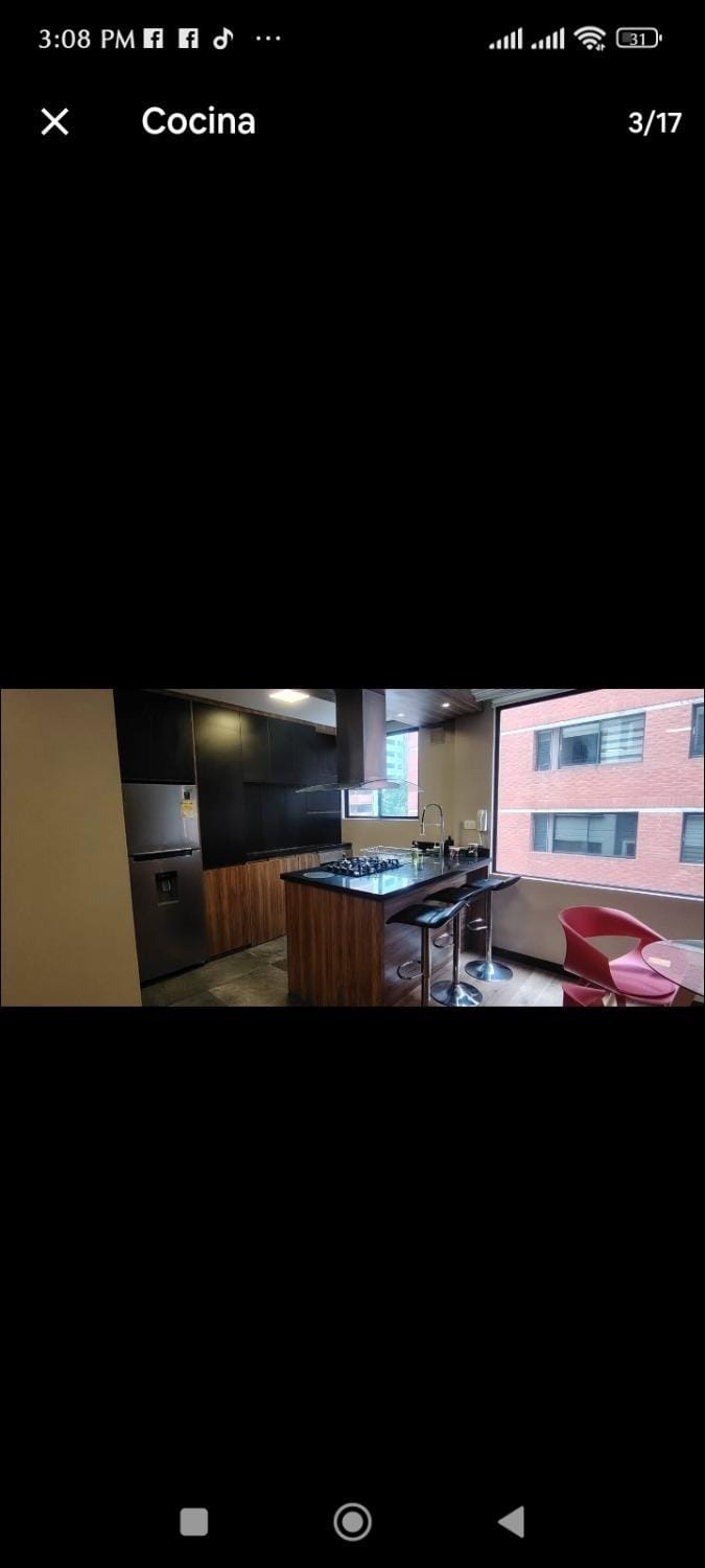 Suite moderna y confortable al lado del Hotel Finlandia Apartment in Quito