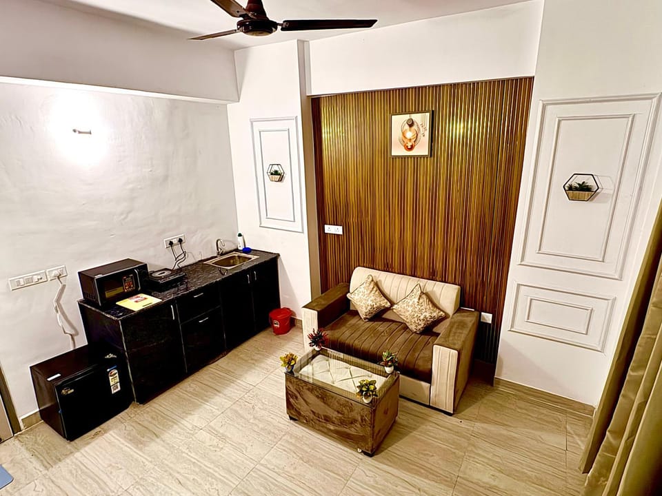 The Lux-Home 1Bhk with Balcony-swimming pools Apartment in Noida