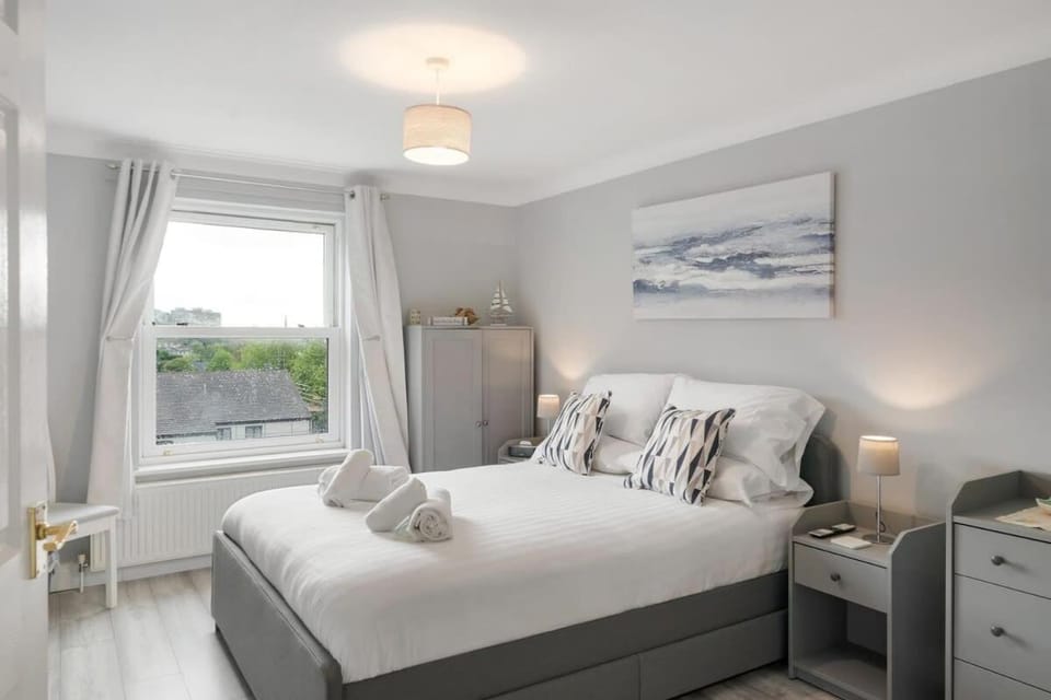 Stylish Apartment with Private Parking Torquay Apartment in Torquay