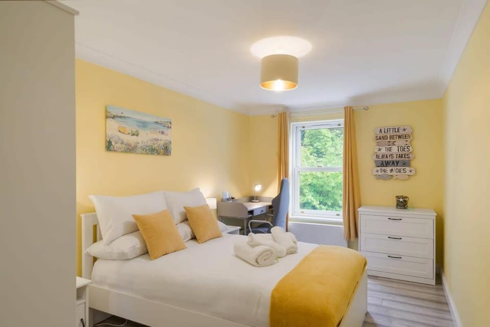 Stylish Apartment with Private Parking Torquay Apartment in Torquay