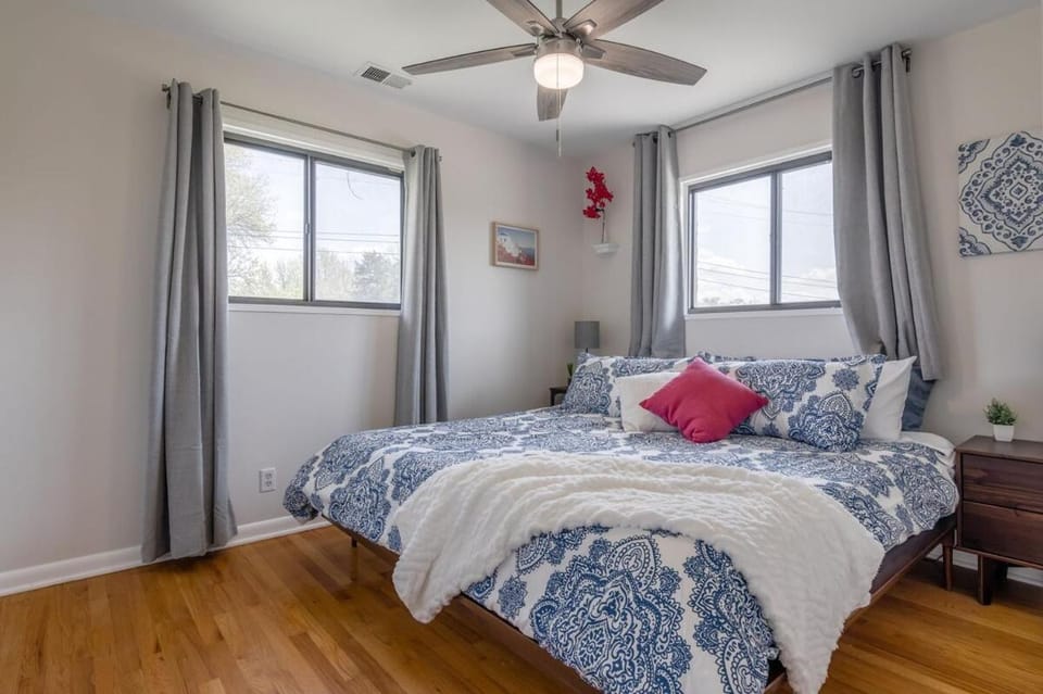 Bed, Photo of the whole room, Bedroom