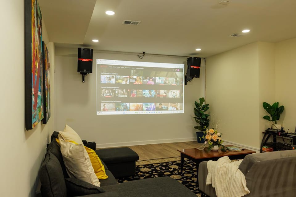 Bed, Living room, Family