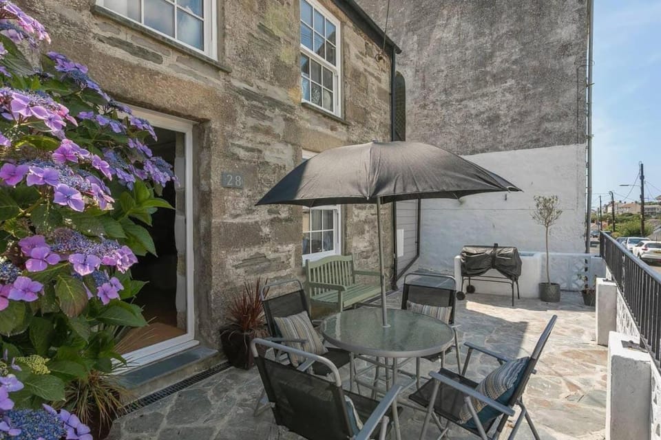 Homely Cottage with Sun Terrace Short Walk to Beach House in Porthleven