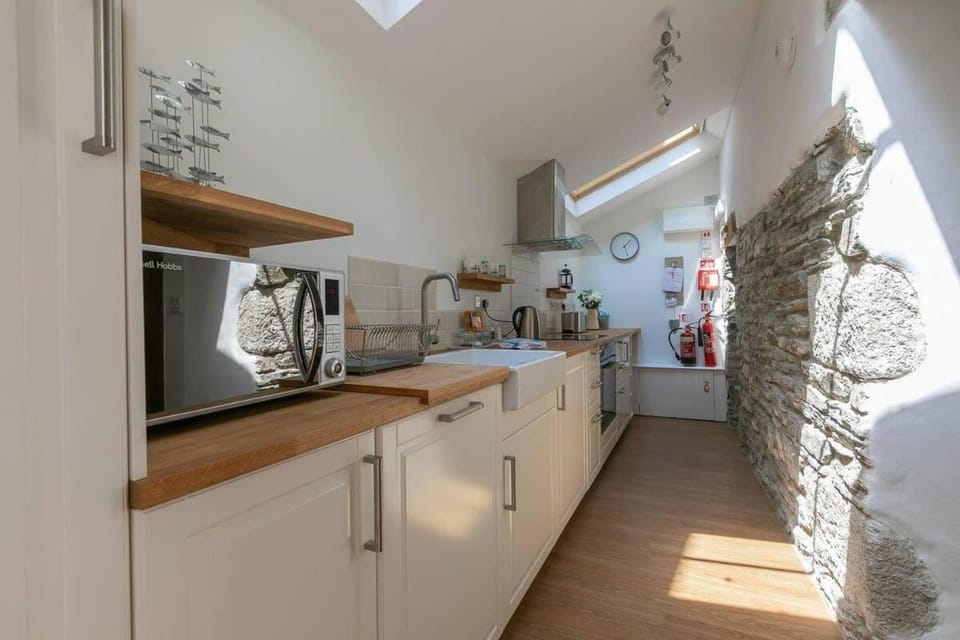 Homely Cottage with Sun Terrace Short Walk to Beach House in Porthleven