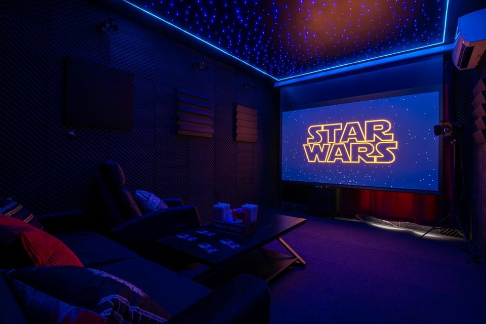 TV and multimedia, Living room, Decorative detail, Seating area, Evening entertainment, heating, air conditioner