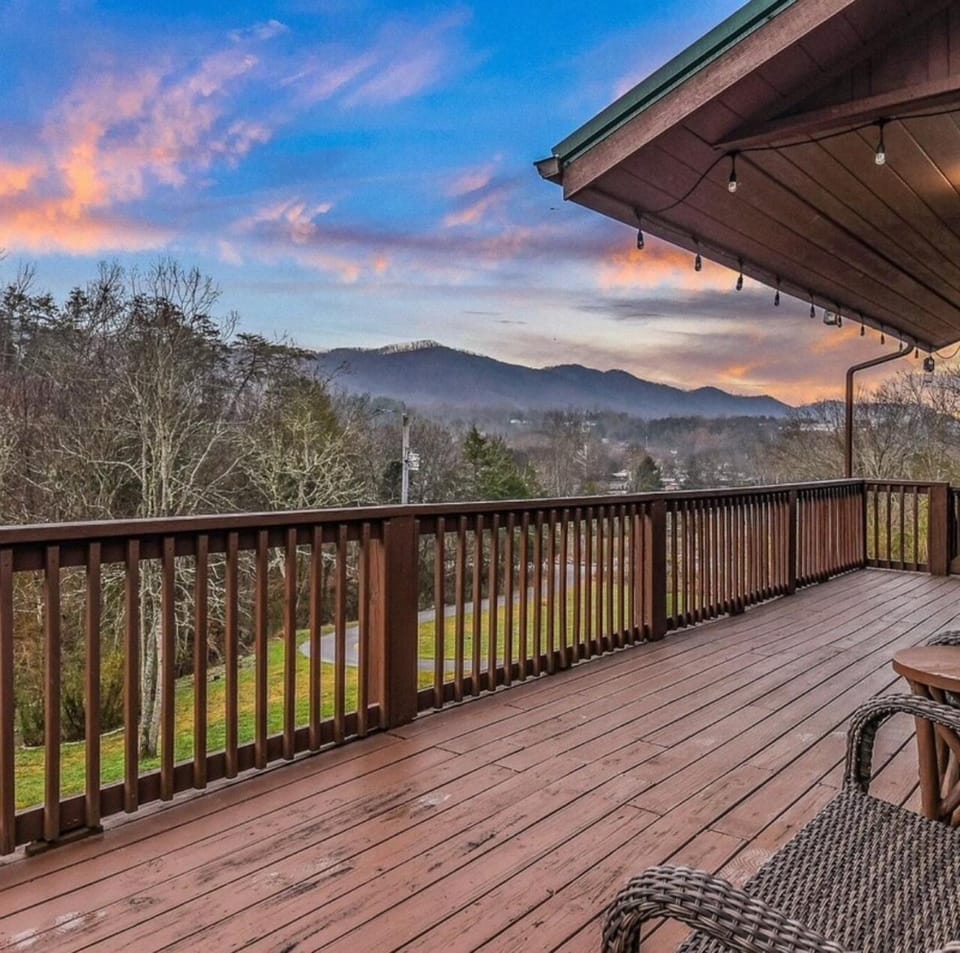 Natural landscape, View (from property/room), Mountain view, Sunrise