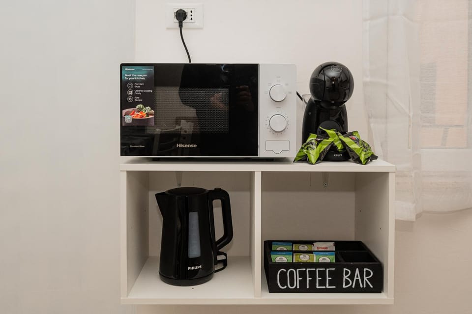 Coffee/tea facilities, microwave