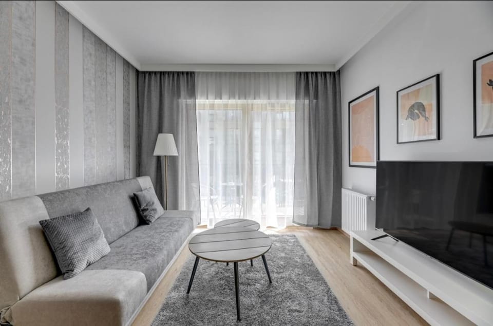 Communal lounge/ TV room, TV and multimedia, Seating area