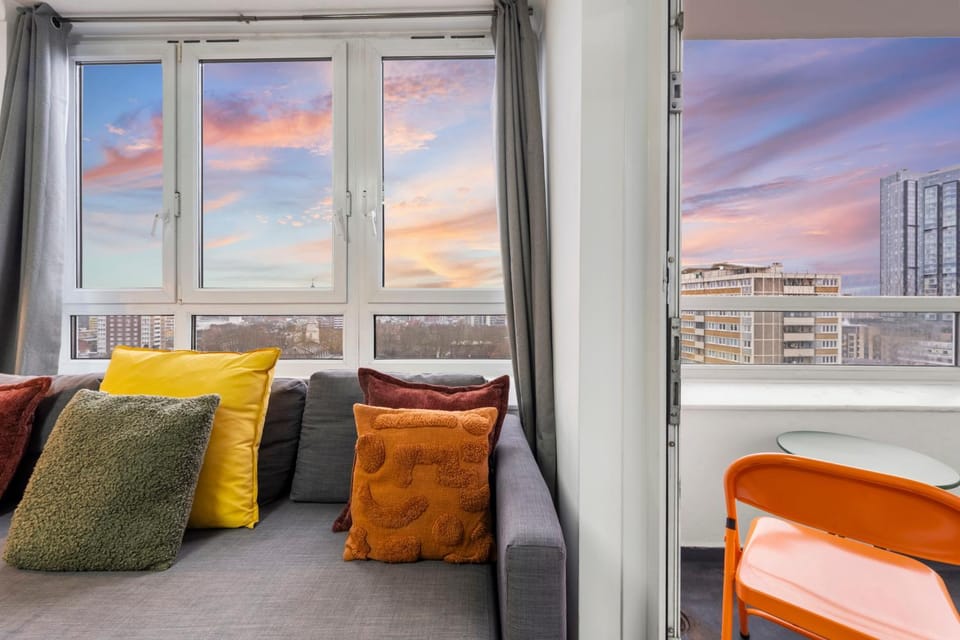 View (from property/room), Balcony/Terrace, Living room