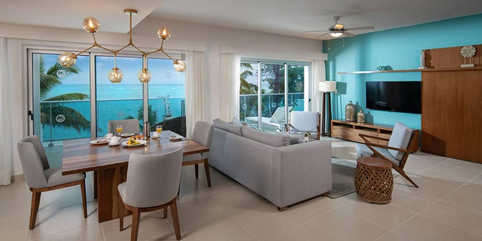 Communal lounge/ TV room, TV and multimedia, Living room, Dining area