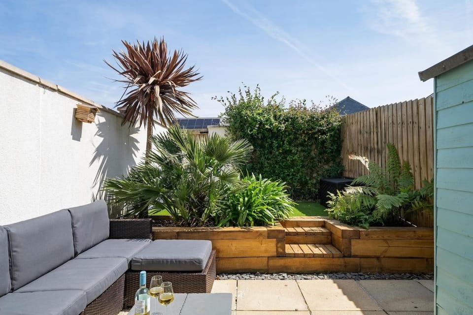 Stylish Home with Private Parking & Garden House in Newquay