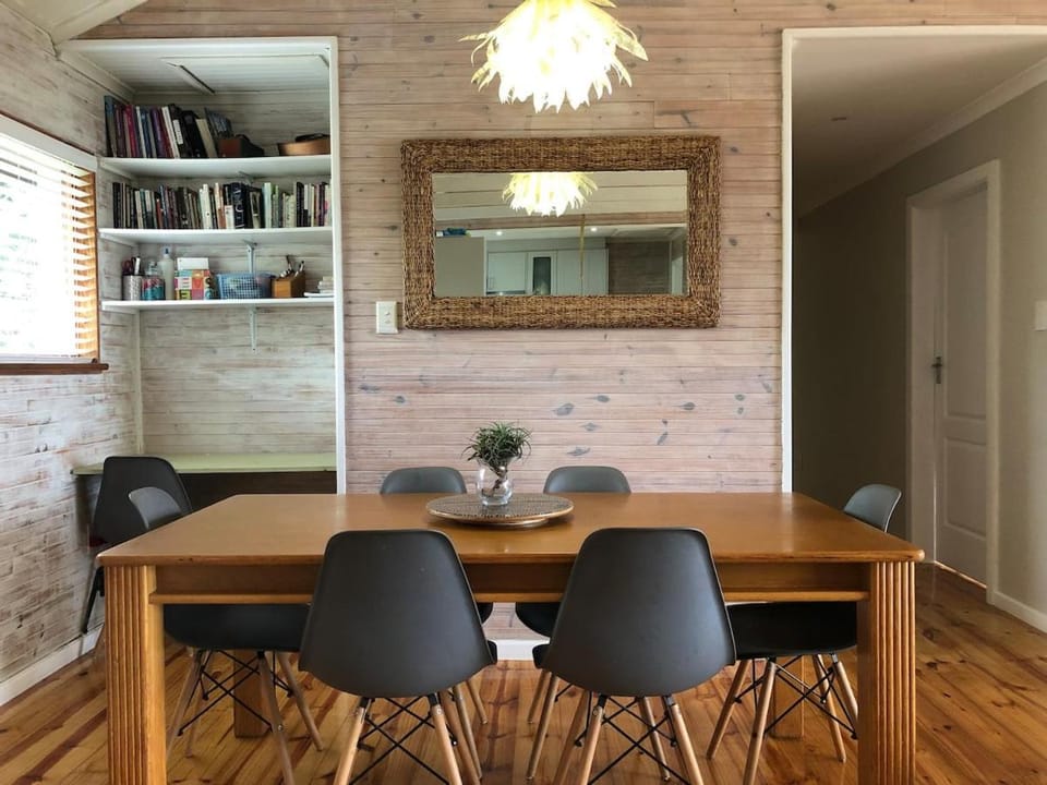 Library, Dining area
