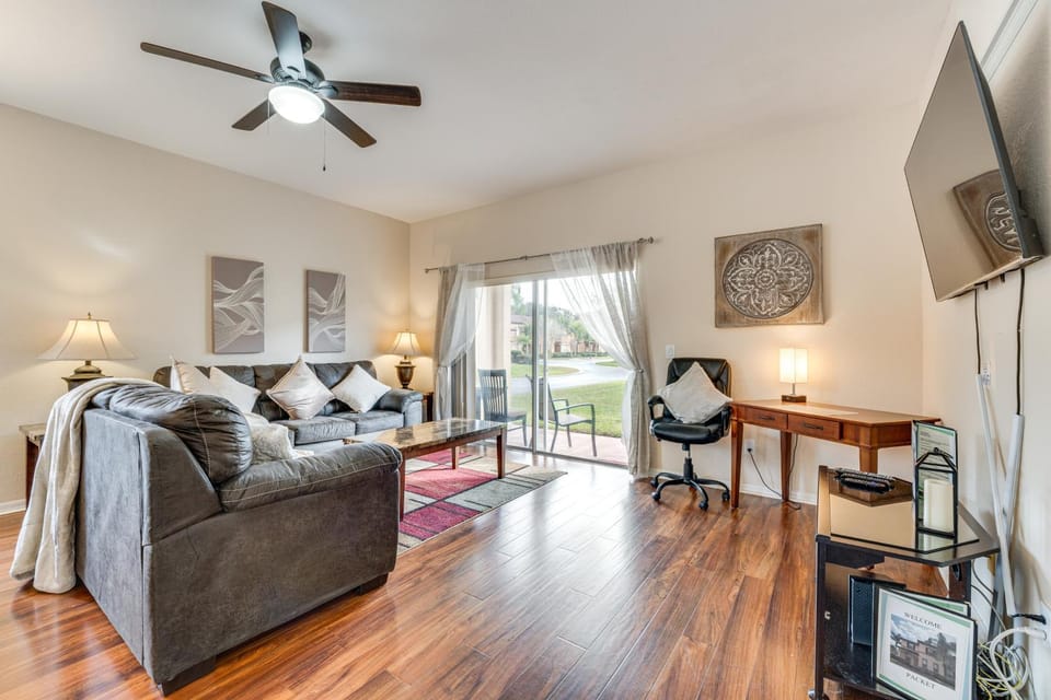 9 Mi to WDW: Resort-Style Townhome w/ Pool Access House in Four Corners
