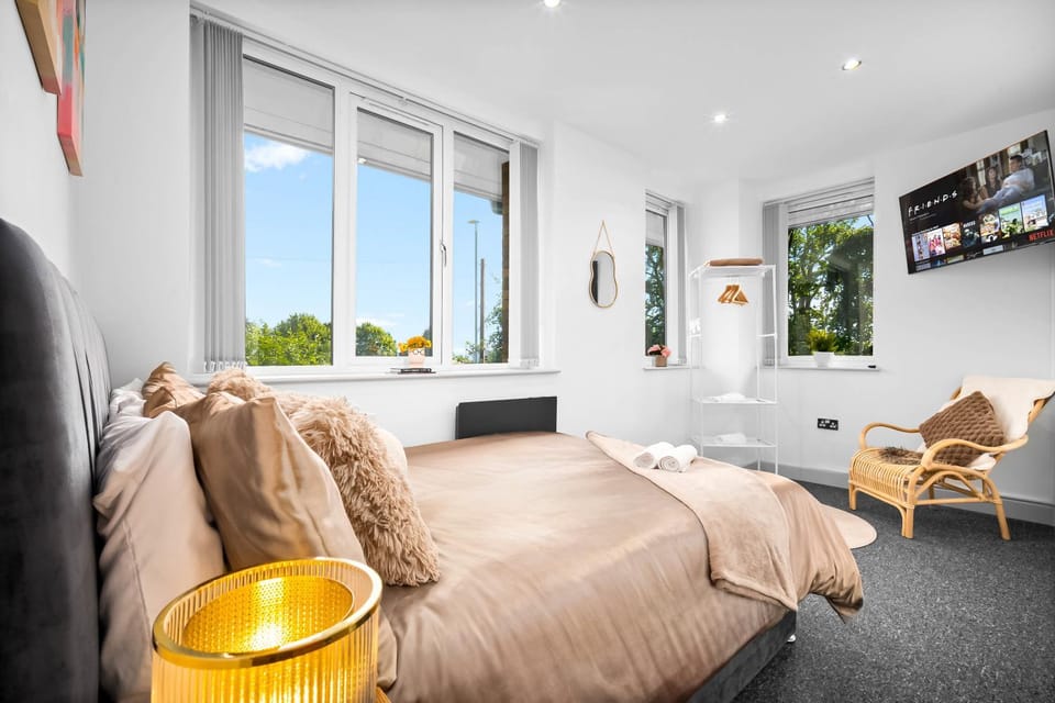 Bed, TV and multimedia, View (from property/room), Bedroom, wardrobe