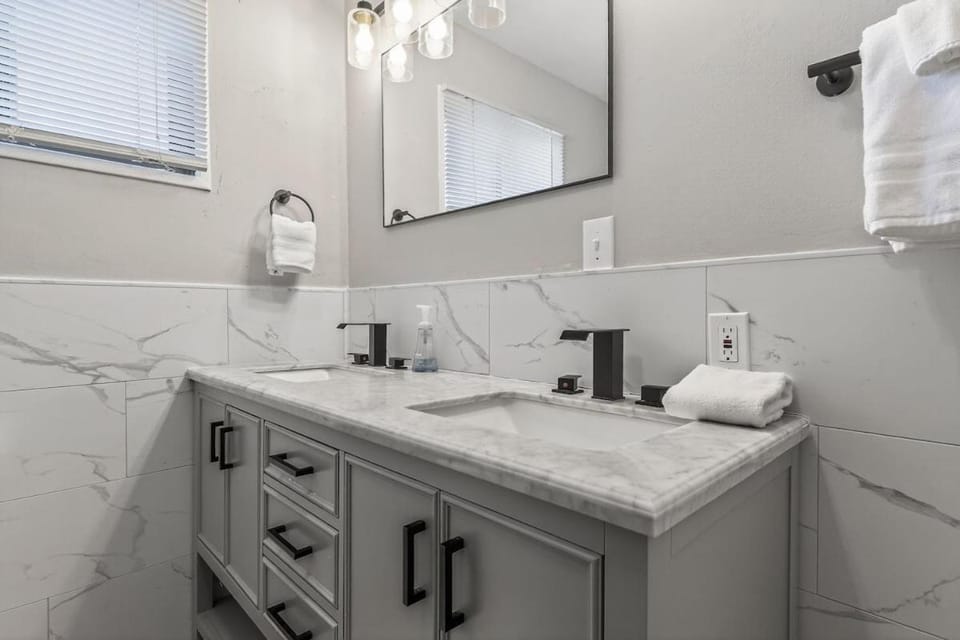 Bathroom, towels