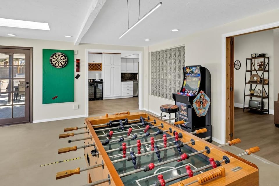 Darts, Game Room