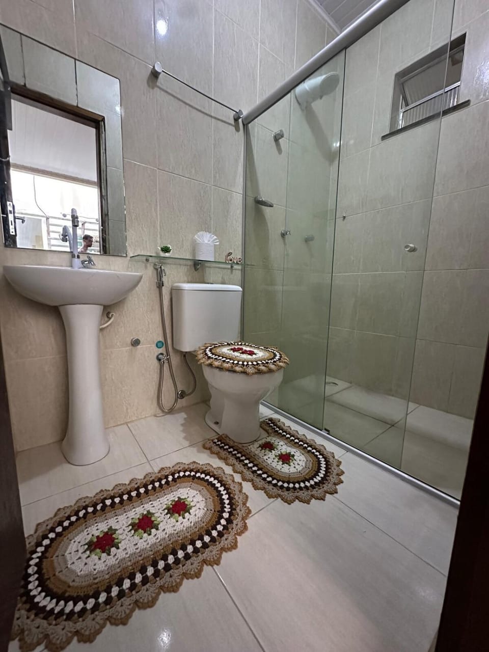 Shower, Toilet, Bathroom, towels