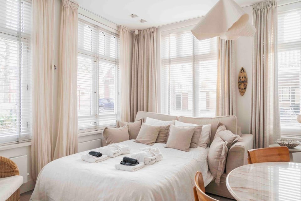 Bed, Living room, Seating area, Bedroom, towels, towels