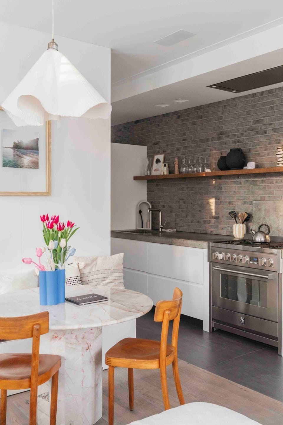 Restaurant/places to eat, Kitchen or kitchenette, Dining area, stove, stove, kitchen, kitchen