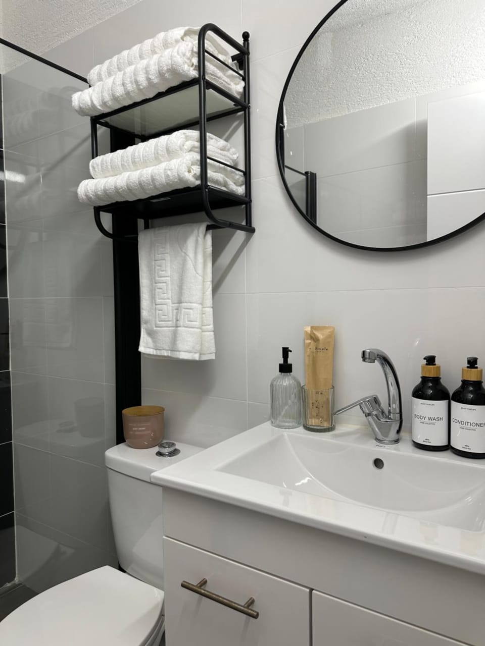 Shower, Toilet, Bathroom, towels